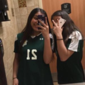 Meet your Posher, Adamaris